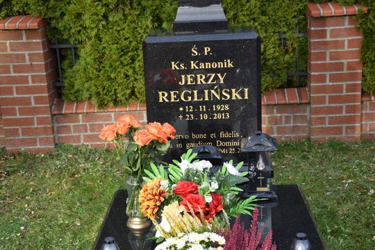 Zasłużeni dla powiatu i Kaszub. Spoczywają na kartuskich cmentarzach