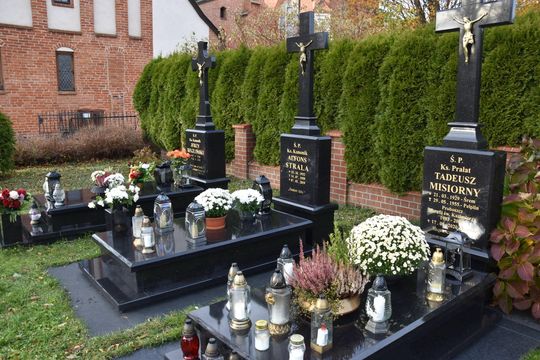 Zasłużeni dla powiatu i Kaszub. Spoczywają na kartuskich cmentarzach