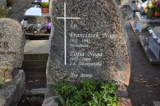 Zasłużeni dla powiatu i Kaszub. Spoczywają na kartuskich cmentarzach