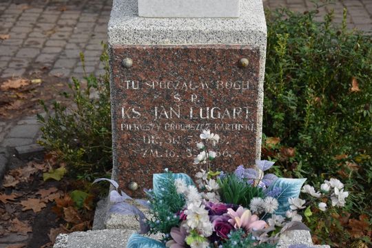 Zasłużeni dla powiatu i Kaszub. Spoczywają na kartuskich cmentarzach