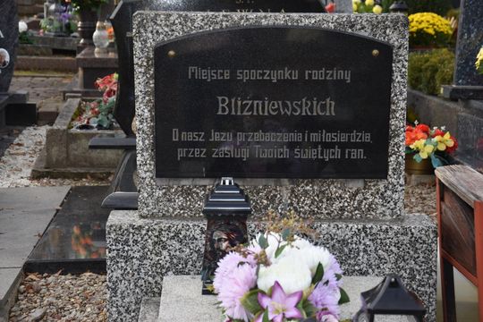 Zasłużeni dla powiatu i Kaszub. Spoczywają na kartuskich cmentarzach