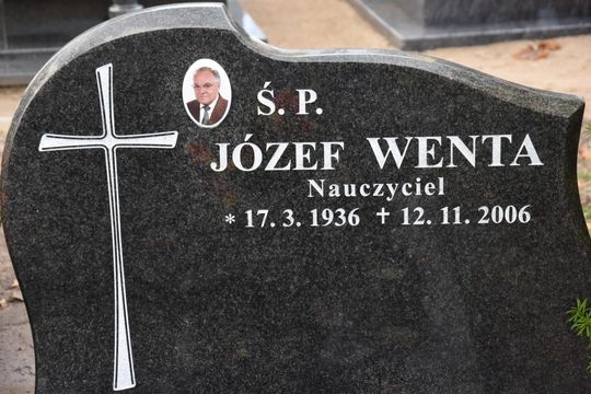 Zasłużeni dla powiatu i Kaszub. Spoczywają na kartuskich cmentarzach