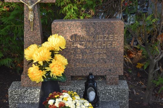 Zasłużeni dla powiatu i Kaszub. Spoczywają na kartuskich cmentarzach