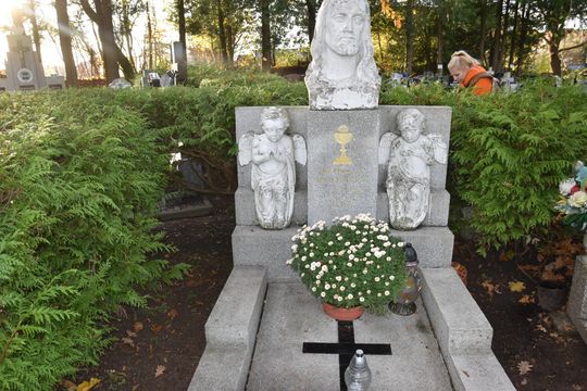 Zasłużeni dla powiatu i Kaszub. Spoczywają na kartuskich cmentarzach