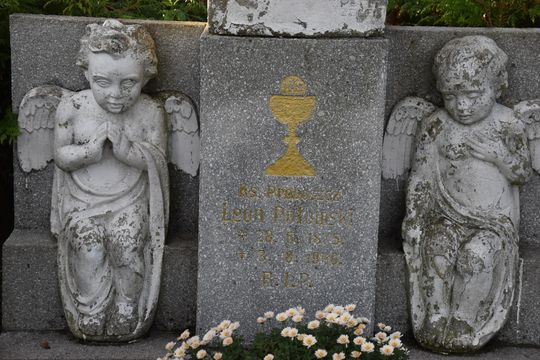 Zasłużeni dla powiatu i Kaszub. Spoczywają na kartuskich cmentarzach