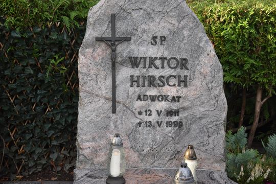 Zasłużeni dla powiatu i Kaszub. Spoczywają na kartuskich cmentarzach