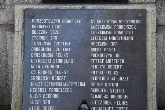 Zasłużeni dla powiatu i Kaszub. Spoczywają na kartuskich cmentarzach