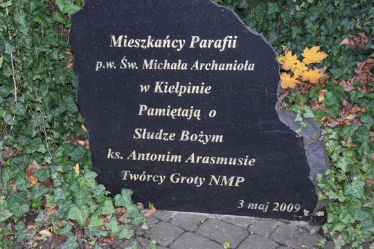 Zasłużeni dla powiatu i Kaszub. Spoczywają na kartuskich cmentarzach