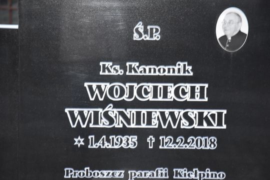 Zasłużeni dla powiatu i Kaszub. Spoczywają na kartuskich cmentarzach