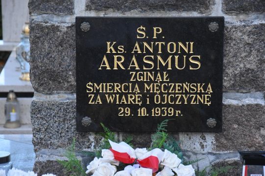 Zasłużeni dla powiatu i Kaszub. Spoczywają na kartuskich cmentarzach