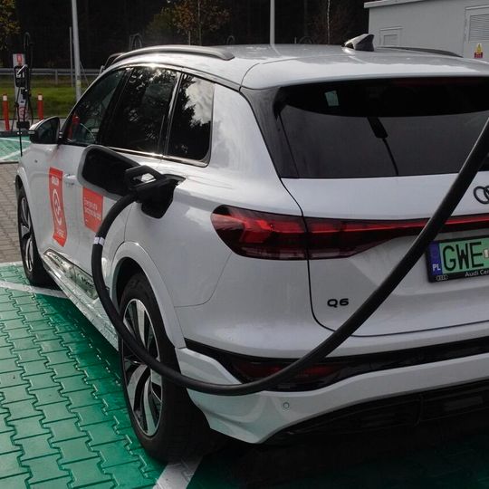 ORLEN otwiera sieć nowoczesnych hubów ładowania samochodów elektrycznych