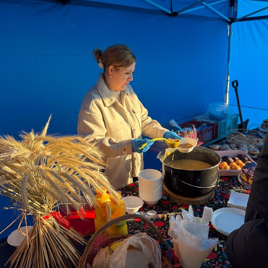 sadzenie Alei Jabłoni pamięci Mariusza Śledzia