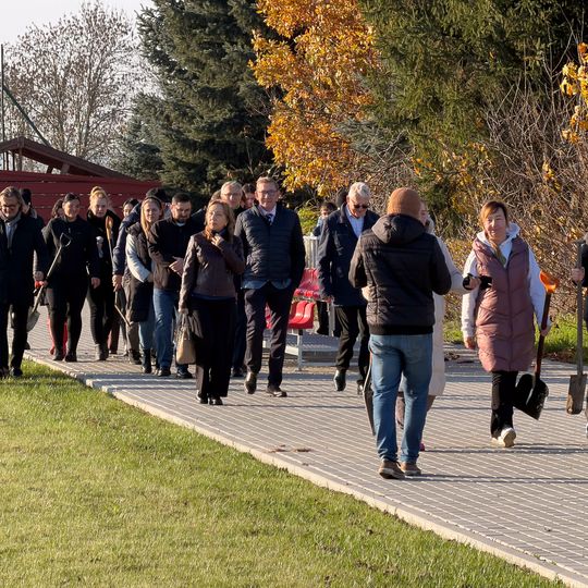 sadzenie Alei Jabłoni pamięci Mariusza Śledzia