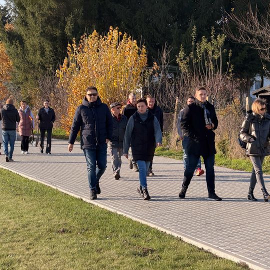 sadzenie Alei Jabłoni pamięci Mariusza Śledzia