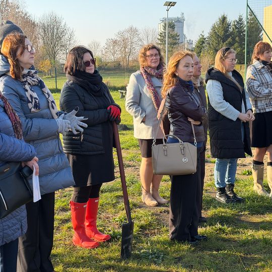 sadzenie Alei Jabłoni pamięci Mariusza Śledzia