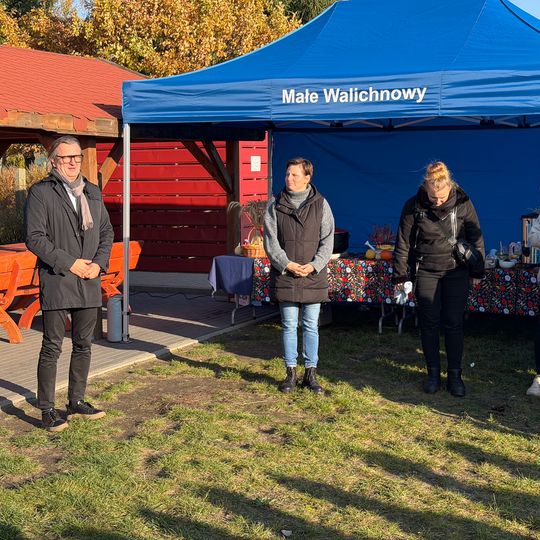 sadzenie Alei Jabłoni pamięci Mariusza Śledzia