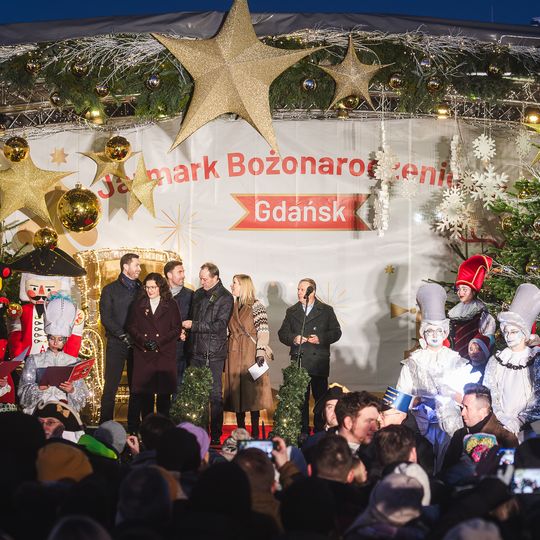 Wystartował Jarmark Bożonarodzeniowy w Gdańsku! Tłumy na paradzie i magiczne iluminacje