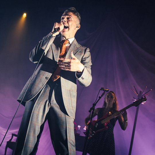 Asaf Avidan w Gdańsku. Magiczny koncert w Starym Maneżu