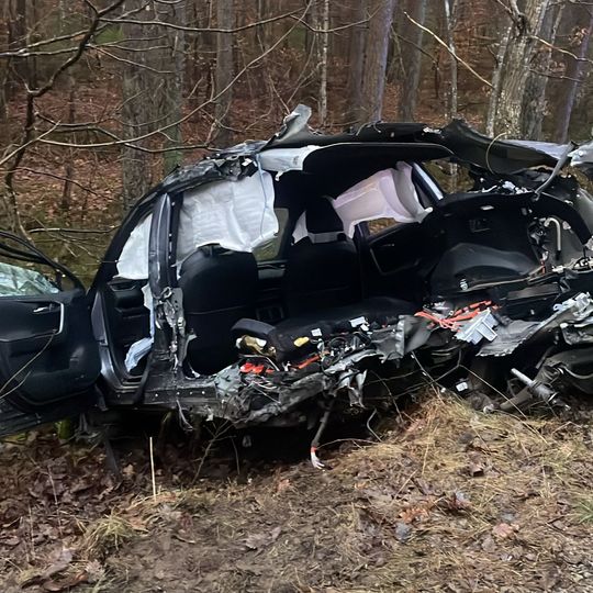 Poważny wypadek w Kąpinie na DW218! Zderzenie busa z osobówką i akcja LPR