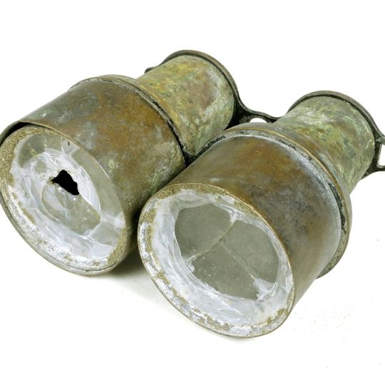 lornetka z przestrzelonym szkłem znaleziona w okolicach placówki „Fort”