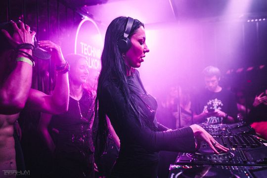 VTSS | Techno Balkon | Hala Olivia