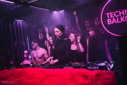 VTSS | Techno Balkon | Hala Olivia