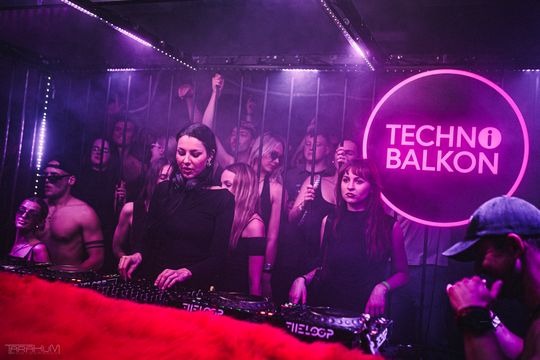VTSS | Techno Balkon | Hala Olivia