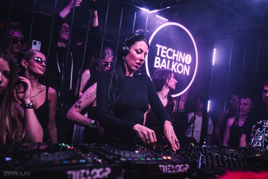 VTSS | Techno Balkon | Hala Olivia