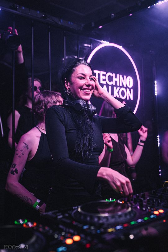 VTSS | Techno Balkon | Hala Olivia