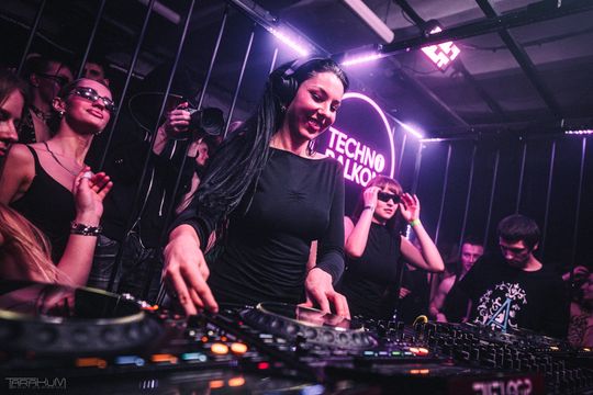 VTSS | Techno Balkon | Hala Olivia