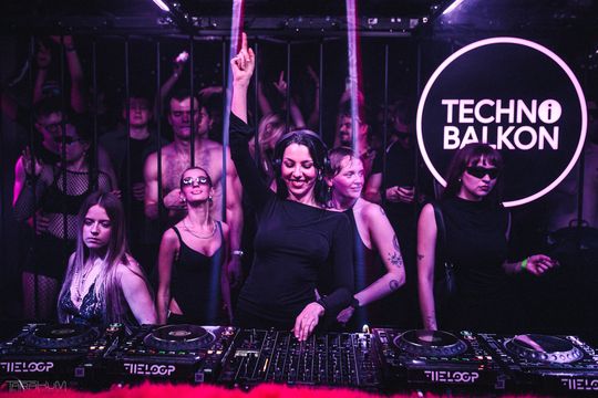 VTSS | Techno Balkon | Hala Olivia