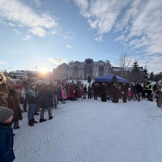 Orszak Trzech Króli w Sierakowicach. Za gwiazdą podążali Mędrcy ze Wschodu i tłumy wiernych