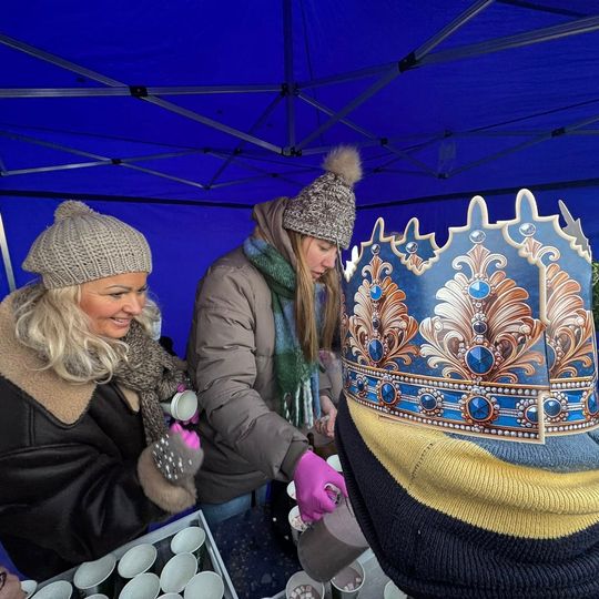 Orszak Trzech Króli w Sierakowicach. Za gwiazdą podążali Mędrcy ze Wschodu i tłumy wiernych