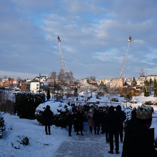 Orszak Trzech Króli w Sierakowicach. Za gwiazdą podążali Mędrcy ze Wschodu i tłumy wiernych