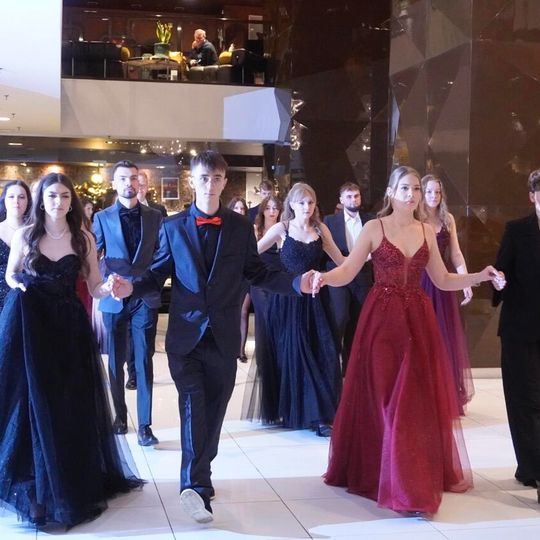 Studniówka Szkół Ekonomiczno-Handlowych w Gdańsku. Bal maturzystów w hotelu Mercure