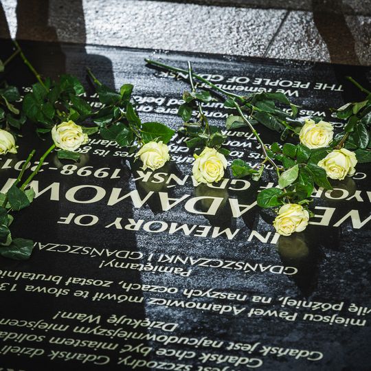 7. rocznica śmierci Pawła Adamowicza, uroczystości przy tablicy pamiątkowej, Gdańsk 2026