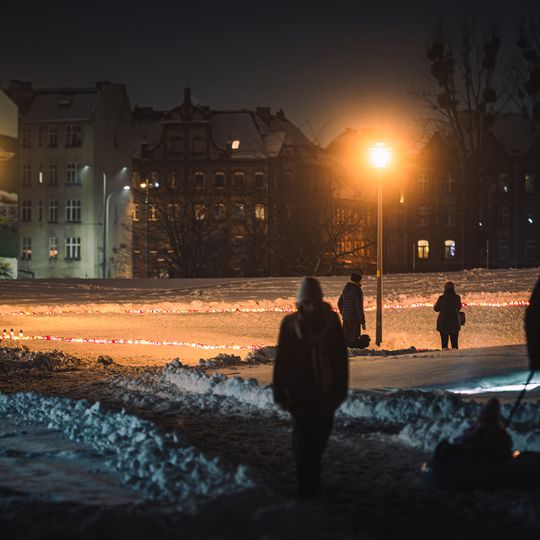 serce ze zniczy na Placu Solidarności, Gdańsk 2026
