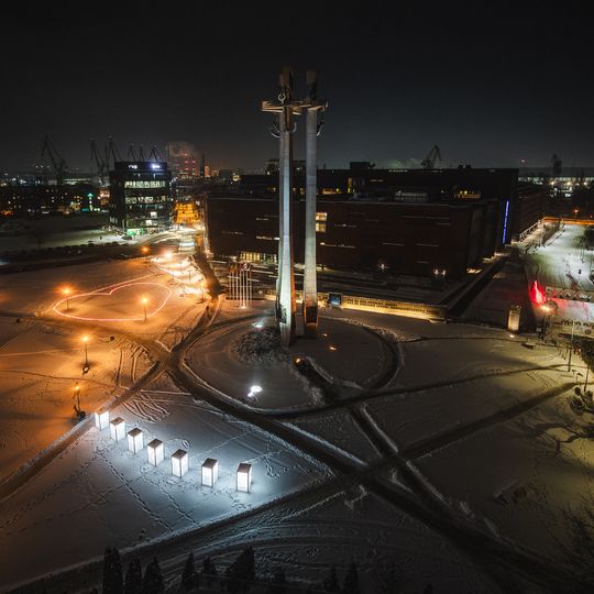 serce ze zniczy na Placu Solidarności, Gdańsk 2026