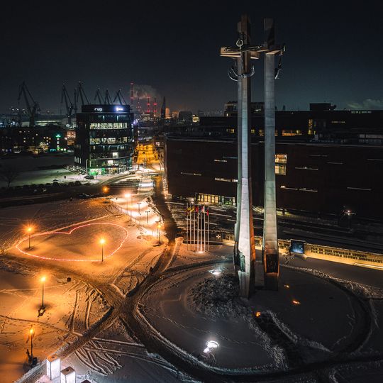 serce ze zniczy na Placu Solidarności, Gdańsk 2026
