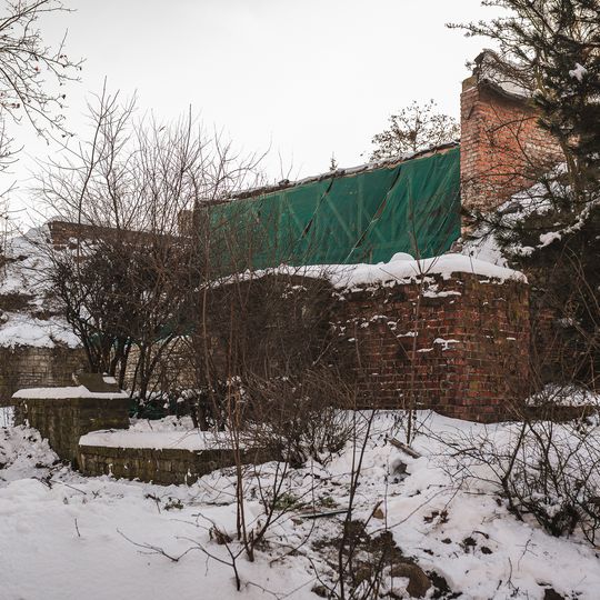 Bastion św. Elżbiety w Gdańsku przykryty płachtą. Tak wygląda zabezpieczony zabytek