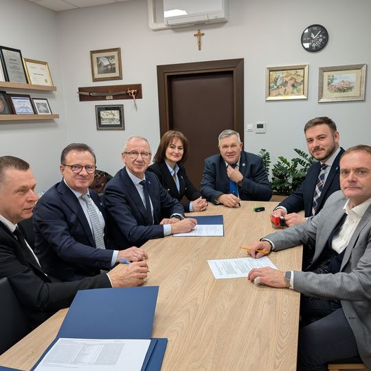 podpisanie umowy na nowe linie autobusowe w powiecie kartuskim