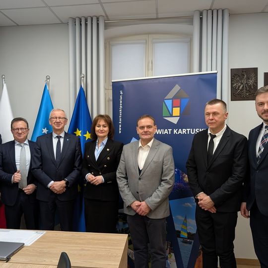 podpisanie umowy na nowe linie autobusowe w powiecie kartuskim
