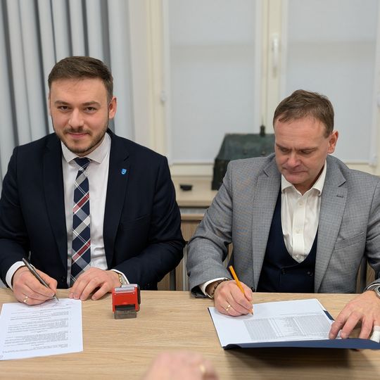 podpisanie umowy na nowe linie autobusowe w powiecie kartuskim