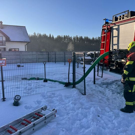pożar suszarni w zakładzie drzewnym w Karsinie