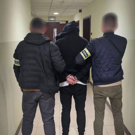 doprowadzenie zatrzymanych mężczyzn do prokuratury, Gdańsk