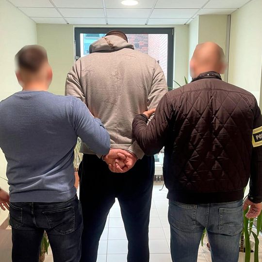 doprowadzenie zatrzymanych mężczyzn do prokuratury, Gdańsk