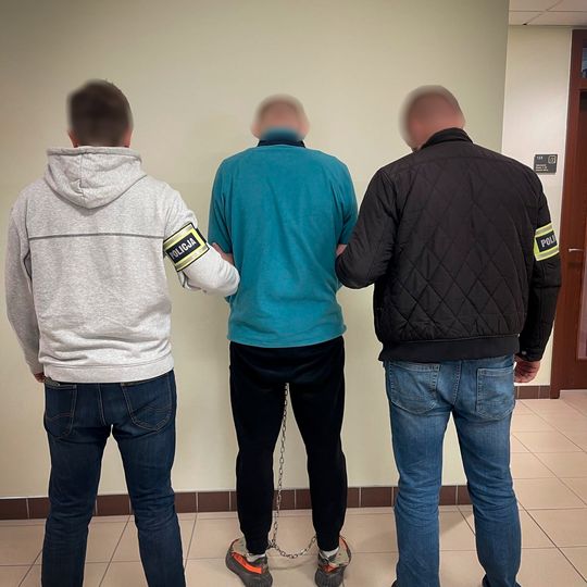 doprowadzenie zatrzymanych mężczyzn do prokuratury, Gdańsk