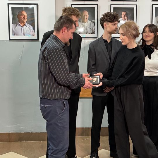 wernisaż wystawy „Mężczyzna w koszuli – oblicze godności”, Słupsk 2026