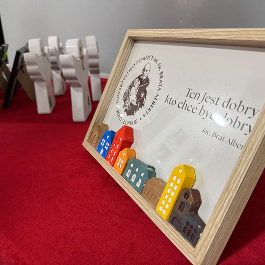 wernisaż wystawy „Mężczyzna w koszuli – oblicze godności”, Słupsk 2026