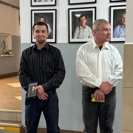 wernisaż wystawy „Mężczyzna w koszuli – oblicze godności”, Słupsk 2026